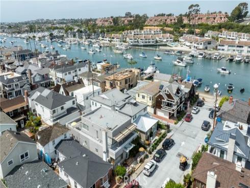 327  Onyx  , Newport Beach, CA