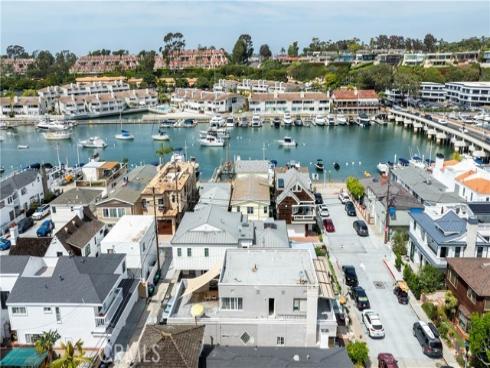 327  Onyx  , Newport Beach, CA