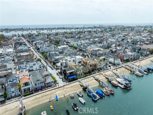 327  Onyx  , Newport Beach, CA