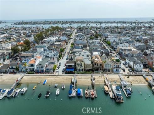 327  Onyx  , Newport Beach, CA