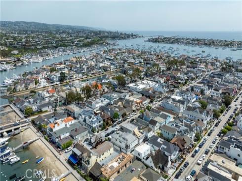 327  Onyx  , Newport Beach, CA