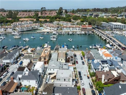 327  Onyx  , Newport Beach, CA