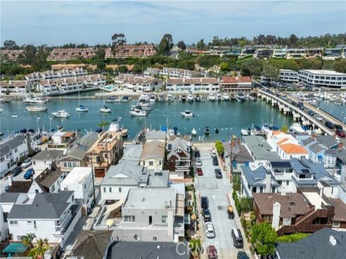 327  Onyx  , Newport Beach, CA