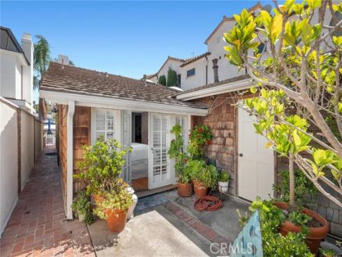 323 E Bay Front  , Newport Beach, CA