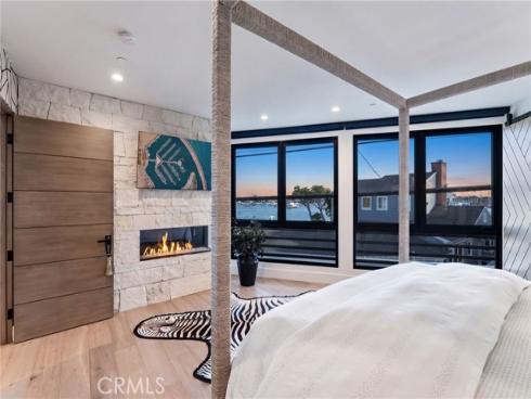 109  Turquoise  , Newport Beach, CA