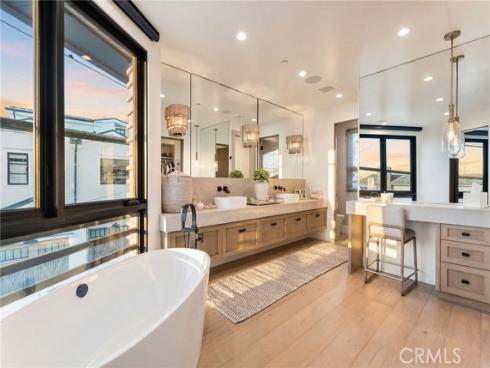 109  Turquoise  , Newport Beach, CA