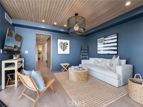 109  Turquoise  , Newport Beach, CA