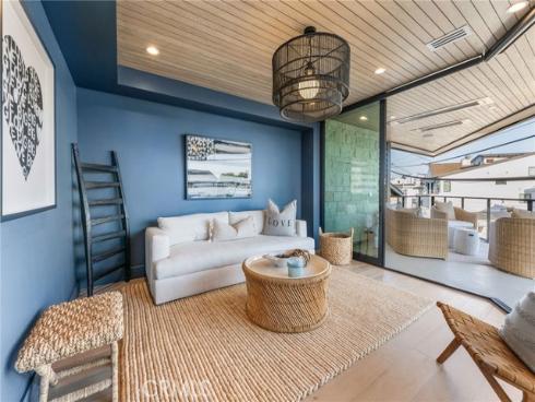 109  Turquoise  , Newport Beach, CA