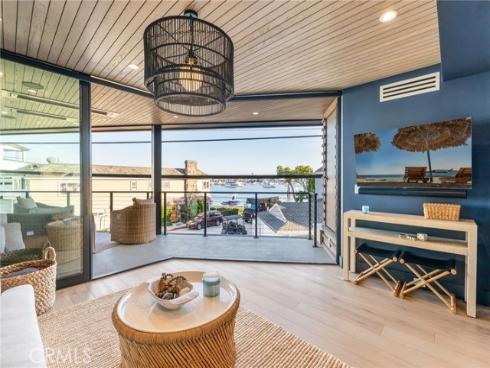 109  Turquoise  , Newport Beach, CA