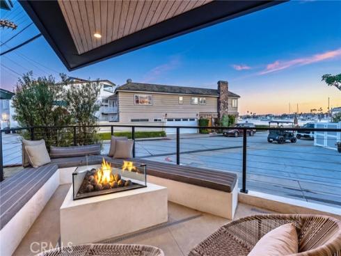 109  Turquoise  , Newport Beach, CA