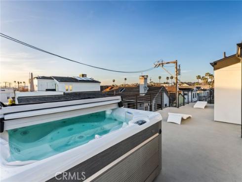 109  Turquoise  , Newport Beach, CA