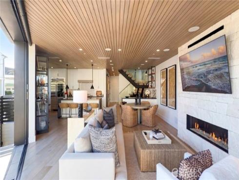 109  Turquoise  , Newport Beach, CA