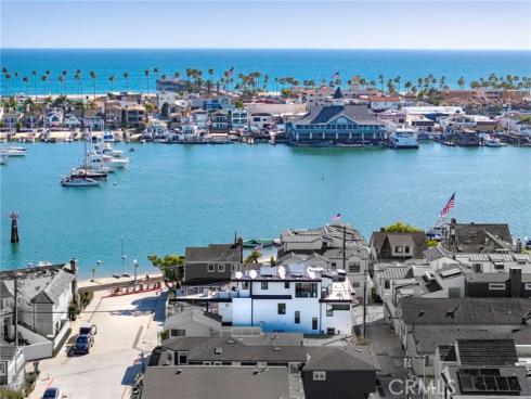 109  Turquoise  , Newport Beach, CA