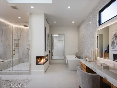 1453  Galaxy Dr  , Newport Beach, CA