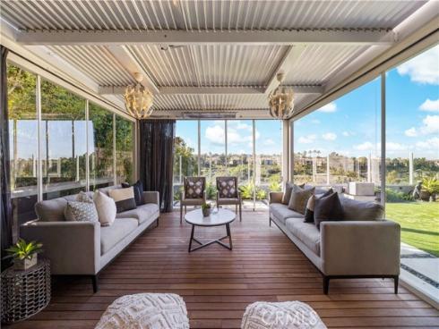 58  Victoria  , Newport Beach, CA