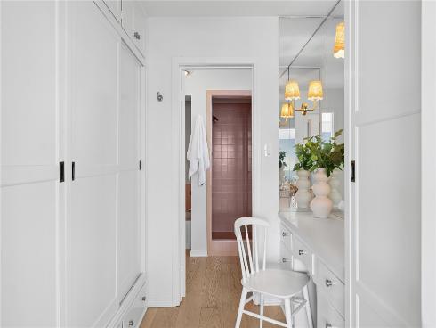 1411 E Bay , Newport Beach, CA
