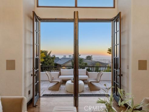 2 Trafalgar , Newport Beach, CA