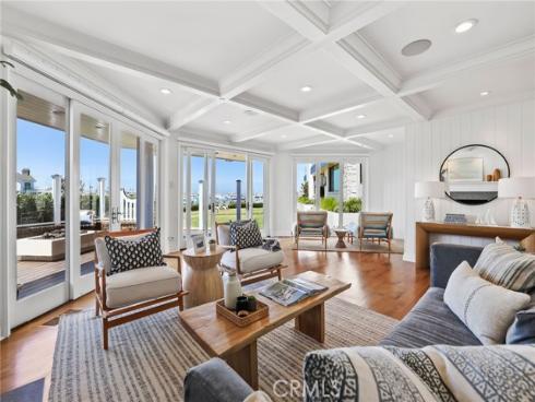 21 Bay Island , Newport Beach, CA