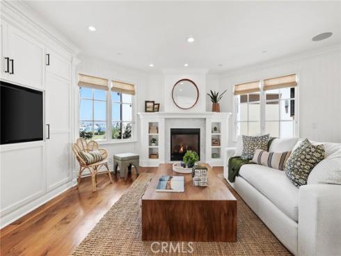21 Bay Island , Newport Beach, CA