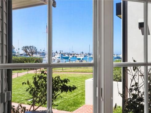 21 Bay Island , Newport Beach, CA