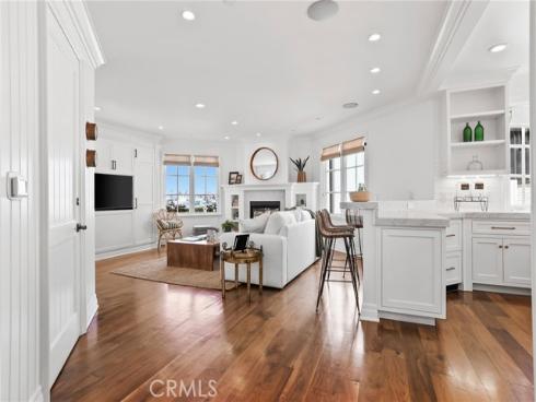 21 Bay Island , Newport Beach, CA