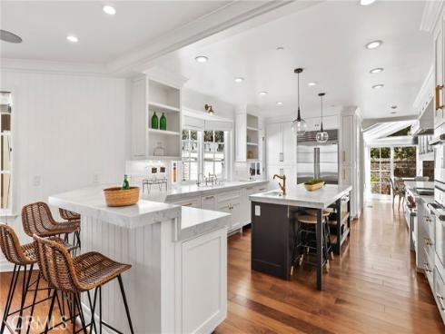 21 Bay Island , Newport Beach, CA