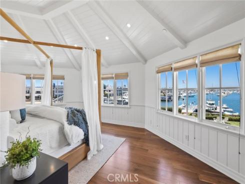21 Bay Island , Newport Beach, CA