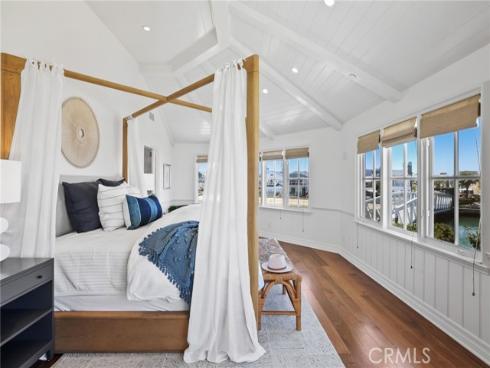 21 Bay Island , Newport Beach, CA