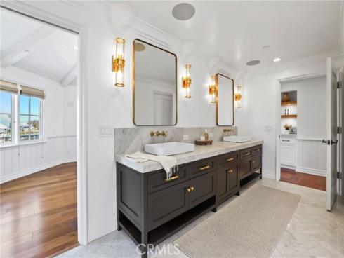 21 Bay Island , Newport Beach, CA