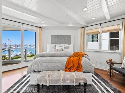 21 Bay Island , Newport Beach, CA