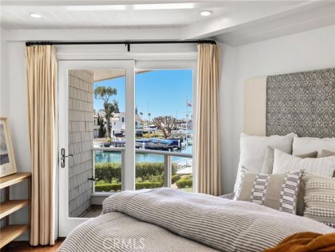 21 Bay Island , Newport Beach, CA