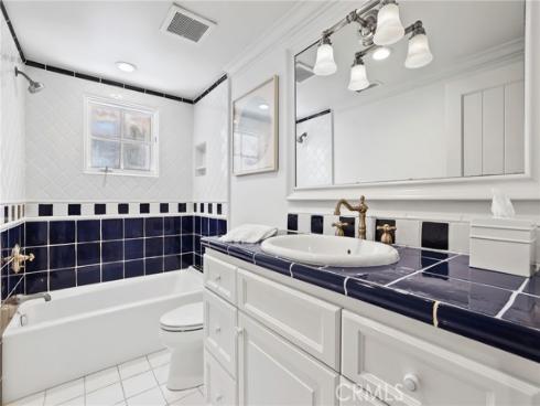 21 Bay Island , Newport Beach, CA