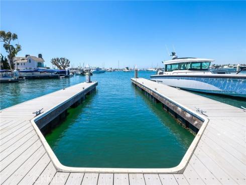 21 Bay Island , Newport Beach, CA