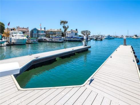 21  Bay Island  , Newport Beach, CA