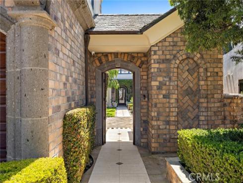 108 Kings Place , Newport Beach, CA
