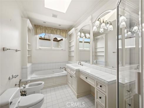 108 Kings Place , Newport Beach, CA