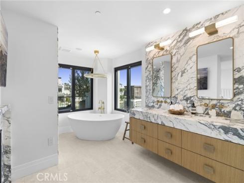 113 Grand Canal , Newport Beach, CA