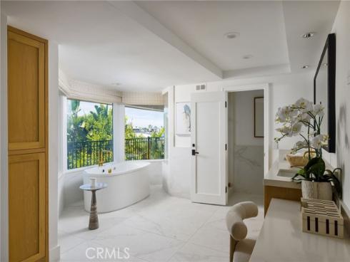 2572 Bayshore Drive, Newport Beach, CA