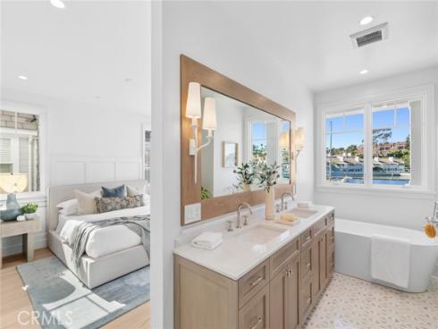 1105 N Bay Front , Newport Beach, CA