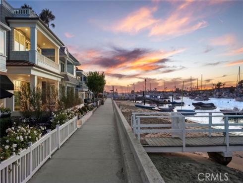 1105 N Bay Front , Newport Beach, CA