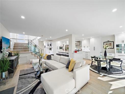 526 Vista Grande , Newport Beach, CA
