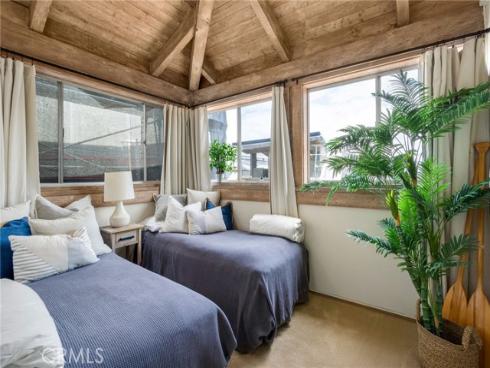 920 E Oceanfront , Newport Beach, CA