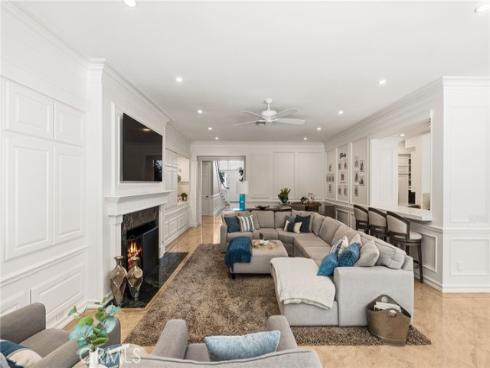 3 Barrenger Court , Newport Beach, CA