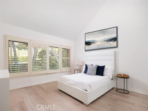 2 Canyon Island , Newport Beach, CA