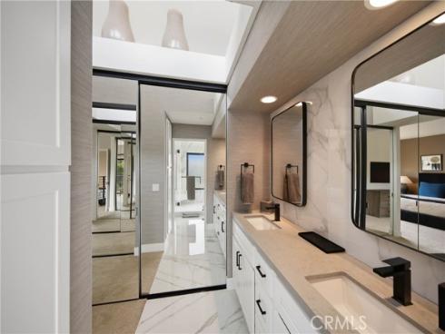 25 Canyon Island , Newport Beach, CA