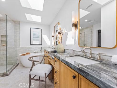327 Amethyst , Newport Beach, CA
