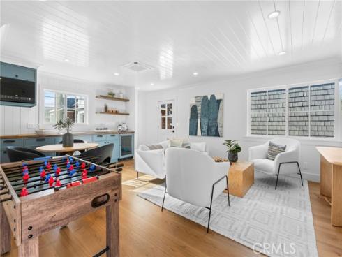 327 Amethyst , Newport Beach, CA