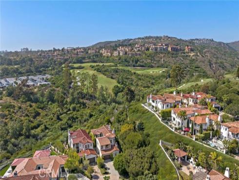 28 Sandy Cv , Newport Coast, CA