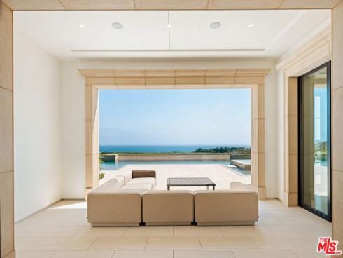 18 Swimmers Point , Newport Coast, CA