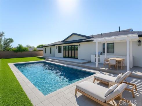 12592 Singing Wood Drive, North Tustin, CA